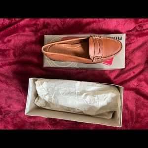 Weejuns Womans Loafers size 8.5